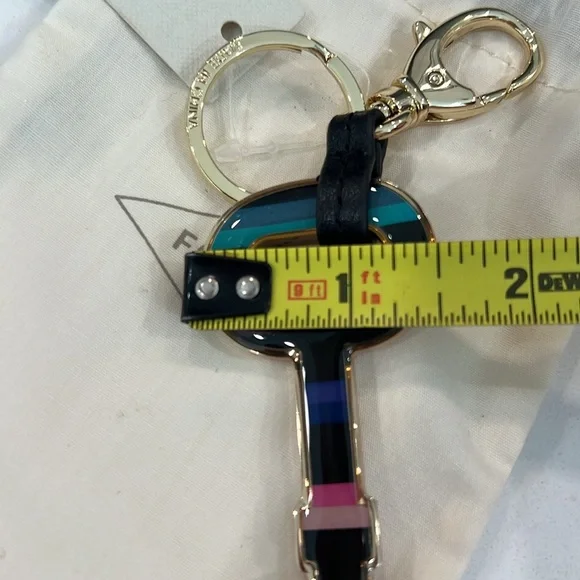 Cute.🗝️🗝️FOSSIL Key Chain - Picture 6 of 12